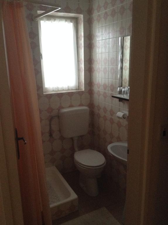 Apartment Biserka Barbat na Rabu ภายนอก รูปภาพ