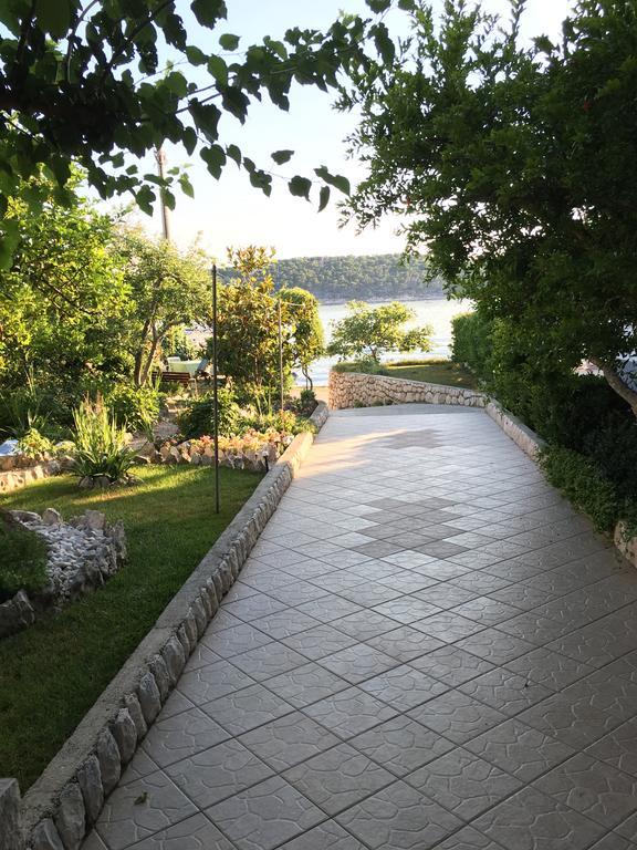 Apartment Biserka Barbat na Rabu ภายนอก รูปภาพ