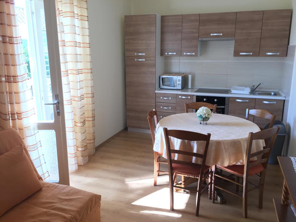 Apartment Biserka Barbat na Rabu ภายนอก รูปภาพ