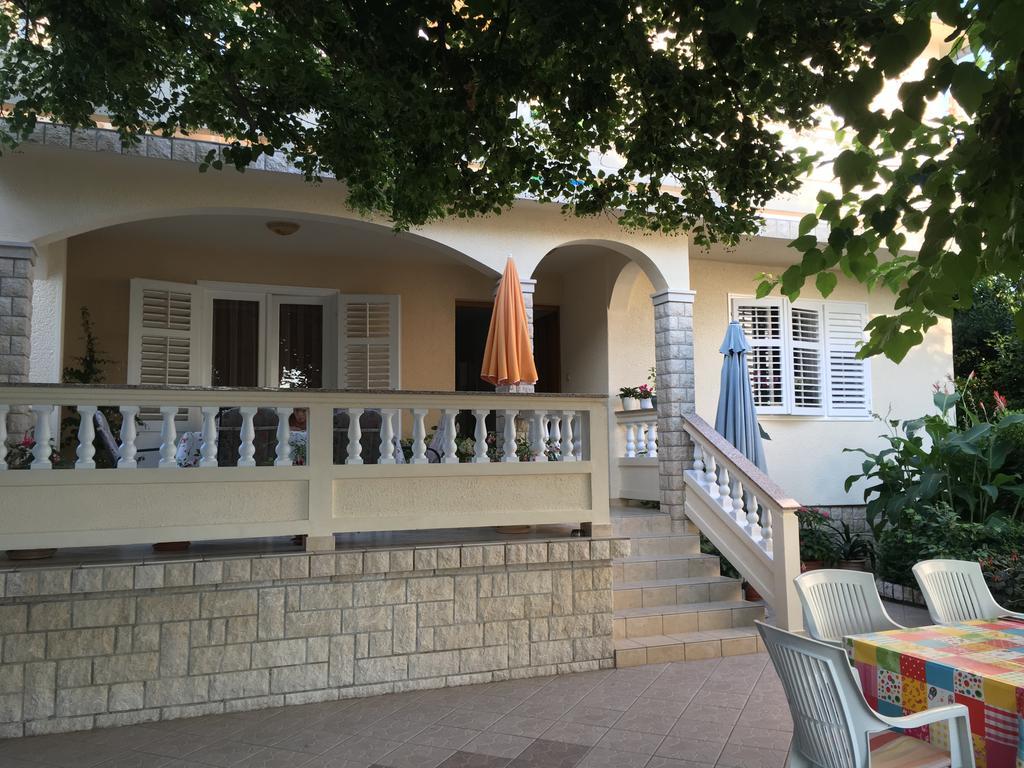 Apartment Biserka Barbat na Rabu ภายนอก รูปภาพ