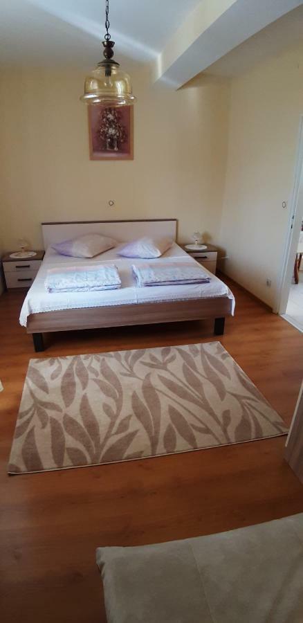 Apartment Biserka Barbat na Rabu ภายนอก รูปภาพ