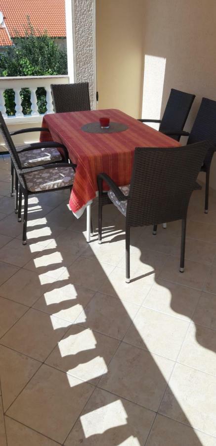 Apartment Biserka Barbat na Rabu ภายนอก รูปภาพ