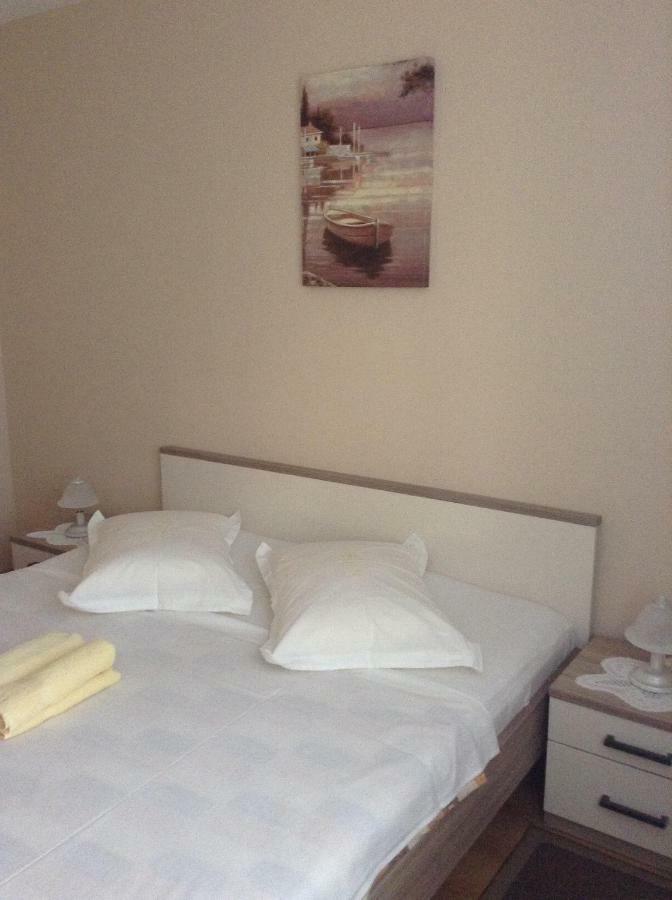 Apartment Biserka Barbat na Rabu ภายนอก รูปภาพ